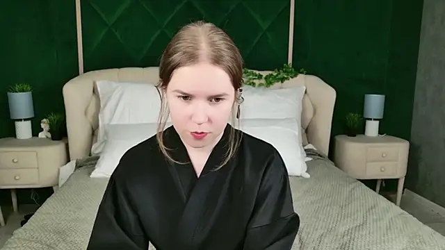 Snapshot of Alida_Brice chatting on 4, 12, 2025 Alida Brice online show from 4, 12, 2025