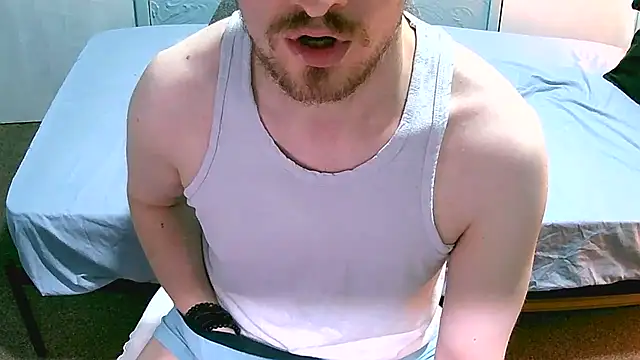 Snapshot of britlad77 chatting on 22, 9, 2025 britlad77 online show from 22, 9, 2025
