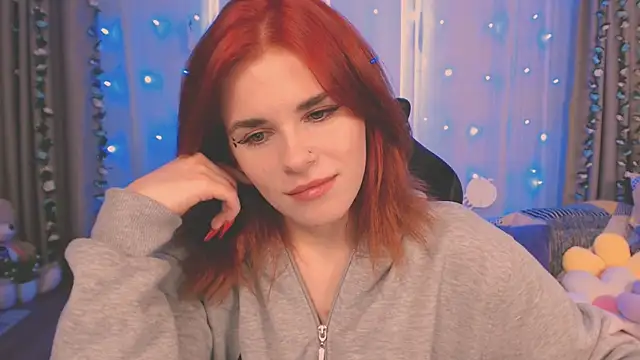 Snapshot of AlissaKiss1 chatting on 5, 11, 2025 AlissaKiss1 online show from 5, 11, 2025