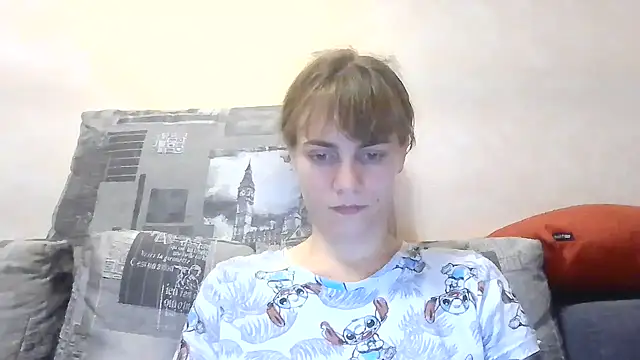 Snapshot of Loriven chatting on 8, 10, 2025 Loriven online show from 8, 10, 2025