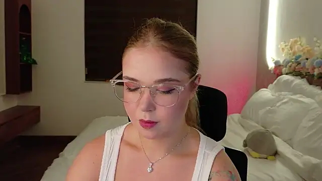 Snapshot of Lilith_Bonheur chatting on 7, 4, 2026 Lilith Bonheur online show from 7, 4, 2026