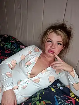 Snapshot of Just_peaches_not_cream chatting on 9, 10, 2025 Just peaches not cream online show from 9, 10, 2025