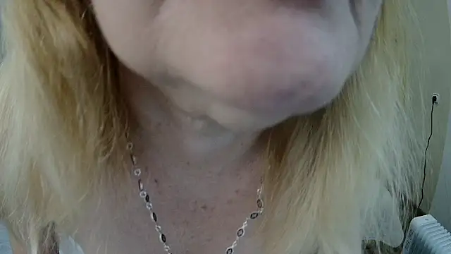 Snapshot of EmmaEllison chatting on 12, 2, 2026 EmmaEllison online show from 12, 2, 2026