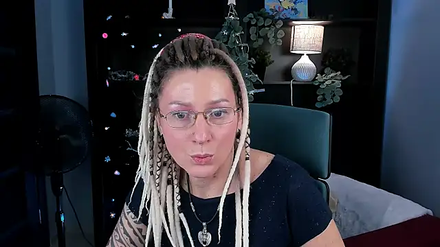 Snapshot of UmaSpace chatting on 20, 12, 2025 UmaSpace online show from 20, 12, 2025