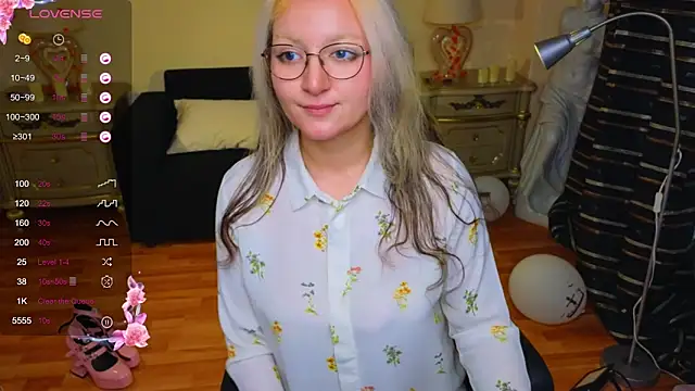 JuicyLullu online show from 9, 11, 2025