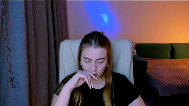 Snapshot of red__dizzy chatting on 23, 11, 2025 red dizzy online show from 23, 11, 2025