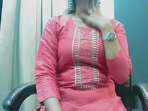 Snapshot of short_girl_ chatting on 10, 10, 2025 short girl  online show from 10, 10, 2025