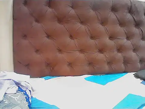 Snapshot of short_girl_ chatting on 15, 10, 2025 short girl  online show from 15, 10, 2025