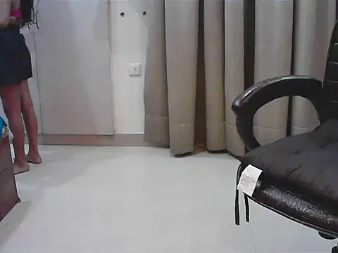 Snapshot of short_girl_ chatting on 16, 10, 2025 short girl  online show from 16, 10, 2025