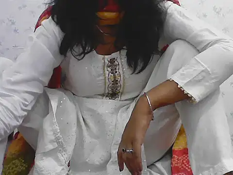 short girl  online show from 5, 4, 2026