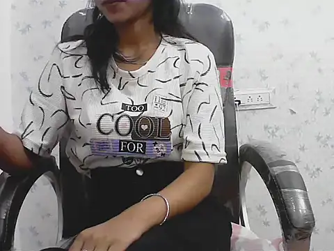 short girl  online show from 8, 4, 2026