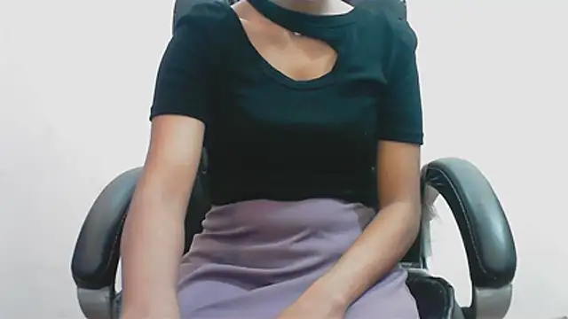 Snapshot of short_girl_ chatting on 19, 5, 2026 short girl online show from 19, 5, 2026