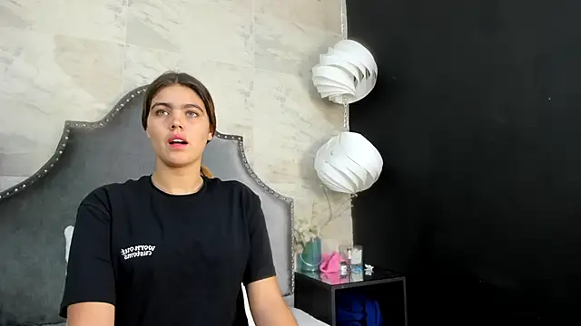 Snapshot of isabel_09 chatting on 3, 10, 2025 isabel 09 online show from 3, 10, 2025