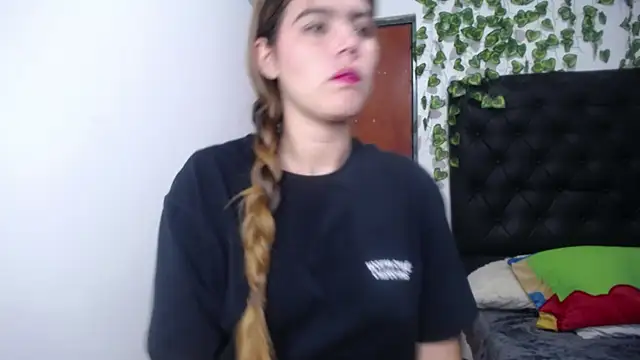 Snapshot of isabel_09 chatting on 10, 10, 2025 isabel 09 online show from 10, 10, 2025