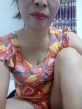 Snapshot of Livelulu chatting on 7, 10, 2025 Livelulu online show from 7, 10, 2025