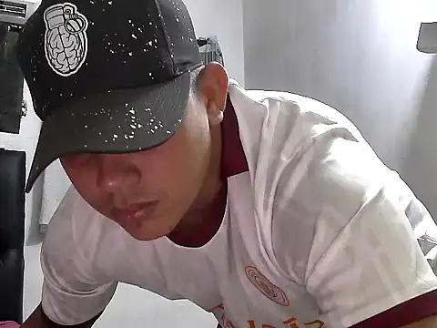 Snapshot of Alex_man23 chatting on 5, 12, 2025 Alex man23 online show from 5, 12, 2025