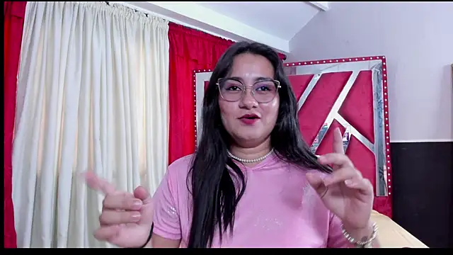 Snapshot of Luna021_1 chatting on 17, 9, 2025 Luna021 1 online show from 17, 9, 2025