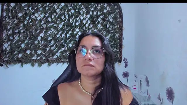 Snapshot of Luna021_1 chatting on 18, 10, 2025 Luna021 1 online show from 18, 10, 2025