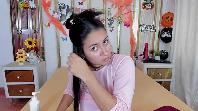 Snapshot of Luna021_1 chatting on 25, 10, 2025 Luna021 1 online show from 25, 10, 2025