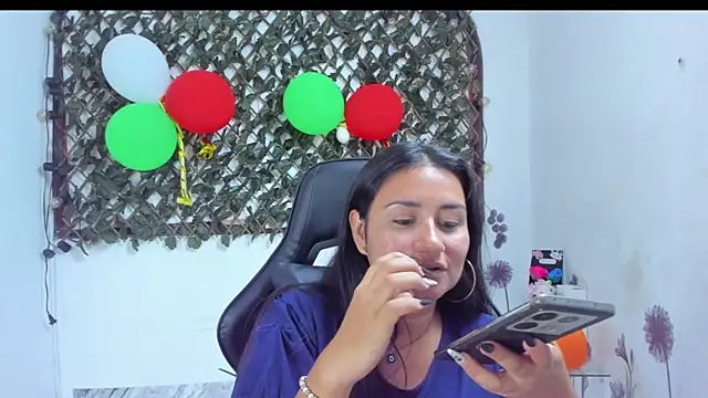 Snapshot of Luna021_1 chatting on 3, 11, 2025 Luna021 1 online show from 3, 11, 2025