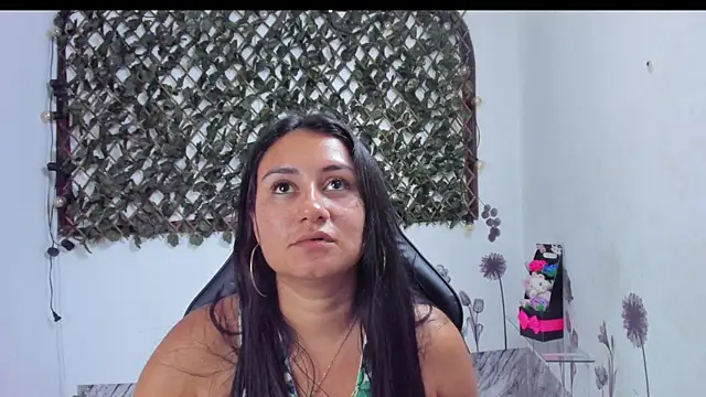 Snapshot of Luna021_1 chatting on 14, 11, 2025 Luna021 1 online show from 14, 11, 2025