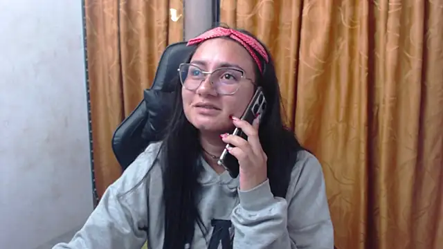 Snapshot of Luna021_1 chatting on 5, 12, 2025 Luna021 1 online show from 5, 12, 2025