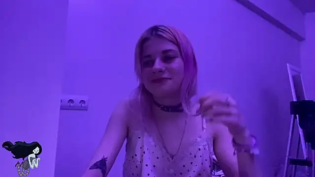 Snapshot of PinkVampire chatting on 4, 11, 2025 PinkVampire online show from 4, 11, 2025