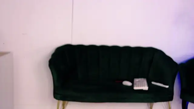 AmiraRees online show from 4, 10, 2025