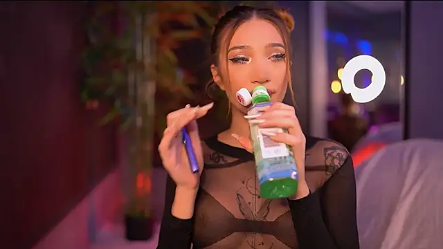 Snapshot of SiennaJayden chatting on 11, 11, 2025 SiennaJayden online show from 11, 11, 2025