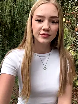 MilaMoone online show from 20, 9, 2025