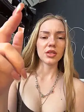 MilaMoone online show from 11, 3, 2026