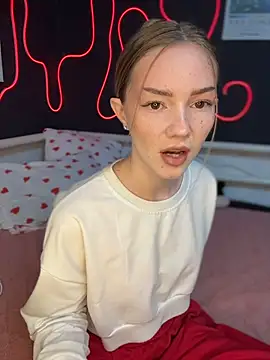 MilaMoone online show from 9, 4, 2026