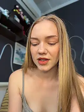 MilaMoone online show from 12, 6, 2026