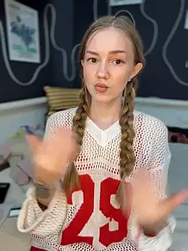 MilaMoone online show from 14, 6, 2026