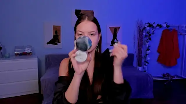 BetsyKiss online show from 12, 11, 2025