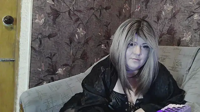 Snapshot of YuliiaSan chatting on 21, 4, 2026 YuliiaSan online show from 21, 4, 2026