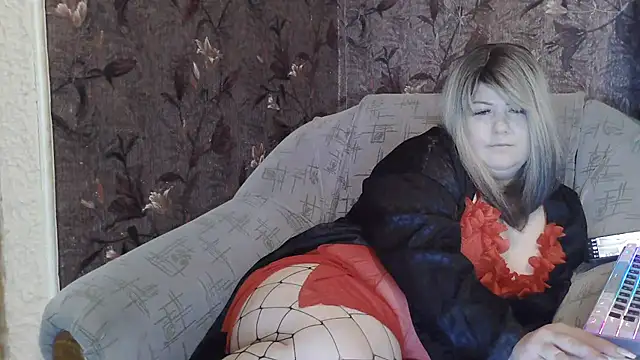 YuliiaSan online show from 4, 8, 2026