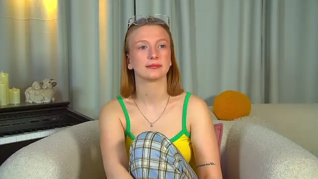 Snapshot of BeatriceBinoche chatting on 1, 4, 2026 BeatriceBinoche online show from 1, 4, 2026