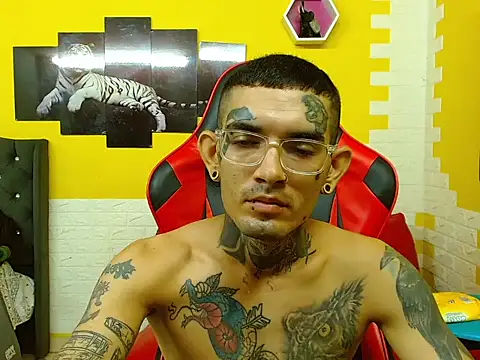 Snapshot of boy_tatto777 chatting on 19, 9, 2025 boy tatto777 online show from 19, 9, 2025