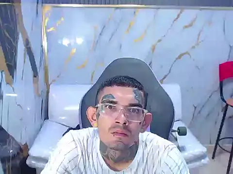 Snapshot of boy_tatto777 chatting on 22, 9, 2025 boy tatto777 online show from 22, 9, 2025