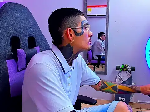 Snapshot of boy_tatto777 chatting on 23, 9, 2025 boy tatto777 online show from 23, 9, 2025