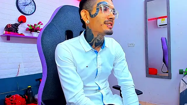 Snapshot of boy_tatto777 chatting on 25, 9, 2025 boy tatto777 online show from 25, 9, 2025