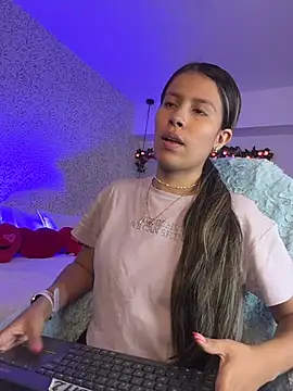 Snapshot of EMILIIA_RICHTER__ chatting on 3, 2, 2026 EMILIIA RICHTER online show from 3, 2, 2026