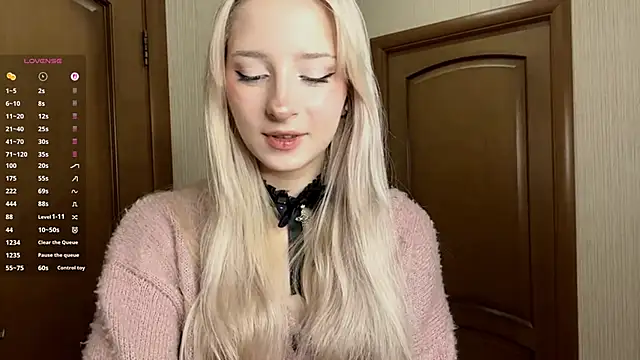 FridaAaberg online show from 26, 10, 2025