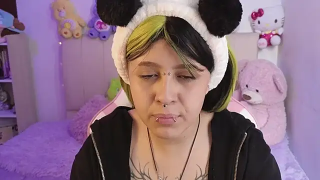 Snapshot of NekoWaifu chatting on 22, 5, 2026 NekoWaifu online show from 22, 5, 2026