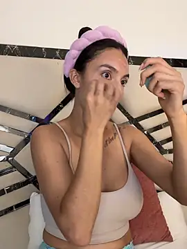 MiaKane99 online show from 8, 4, 2026