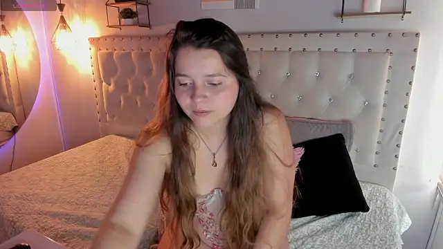 Snapshot of sophiee09_ chatting on 2, 12, 2025 sophiee09 online show from 2, 12, 2025