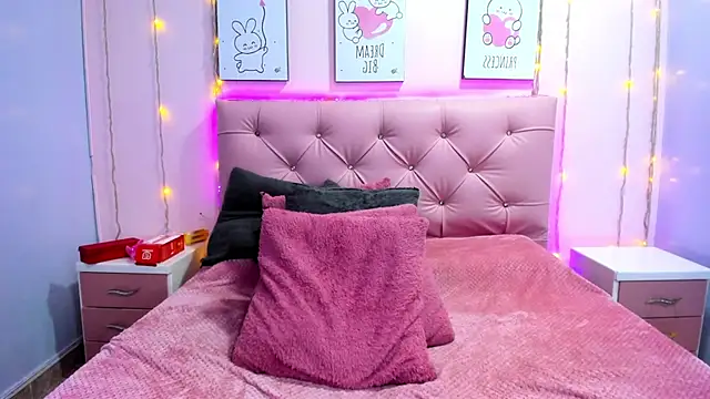 Snapshot of Issaa_Tyler chatting on 3, 2, 2026 Issaa Tyler online show from 3, 2, 2026