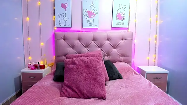 Snapshot of Issaa_Tyler chatting on 5, 2, 2026 Issaa Tyler online show from 5, 2, 2026