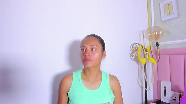 HoollyHendrix online show from 28, 2, 2026